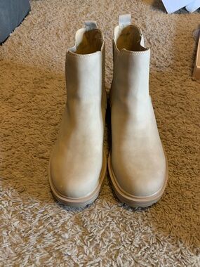 Soda Women's Ankle Boots in Light Beige